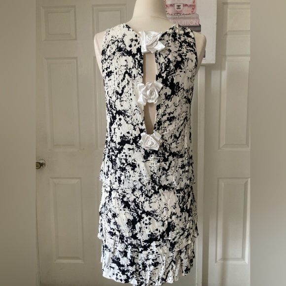 Banana Republic Blk & white Tiered Print Dress - Picture 3 of 6